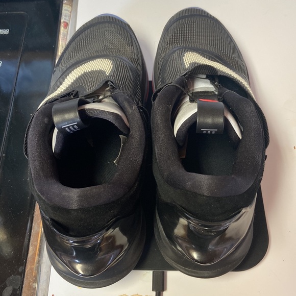 Version 2.0 Nike adapt BB year 2020 never used them auto tying shoe laces shoes - Picture 2 of 2